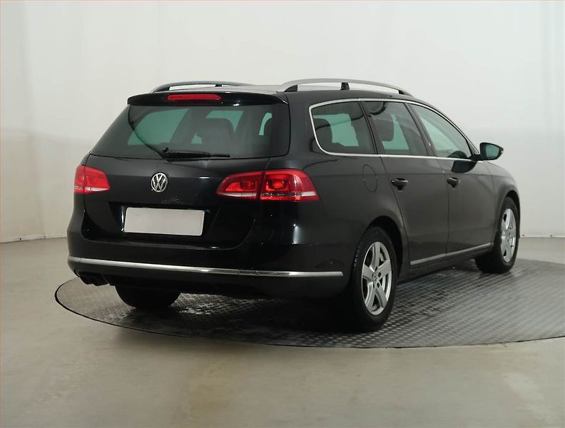 Volkswagen Passat (2011) 2.0 TDI, Tempomat - fotka 5 z 12