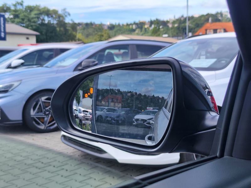 Hyundai i30 1.5 T-GDI/103kW N-Line DCT - fotka 16 z 37