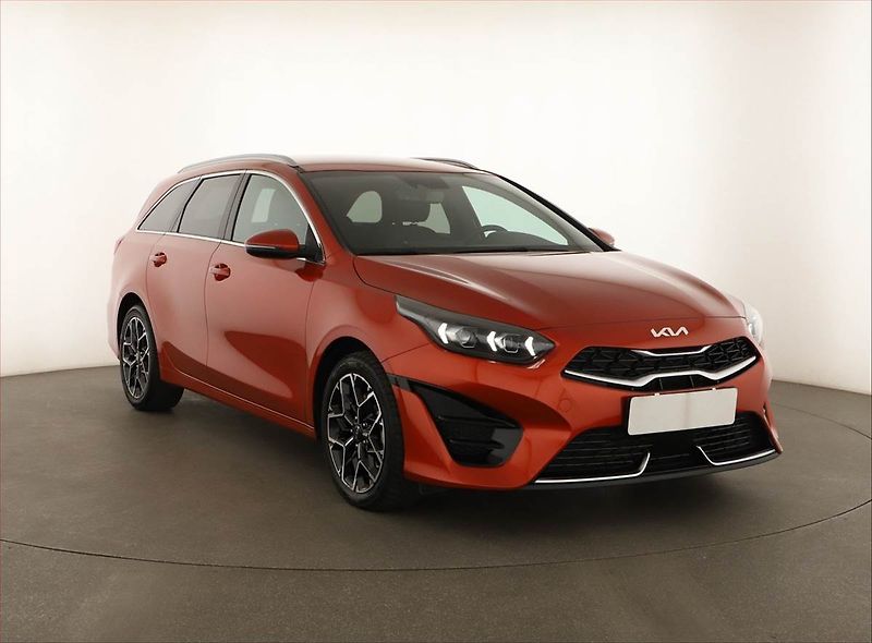Kia Ceed (2023) GT Line 1.6 CRDi MHEV - fotka 1 z 20