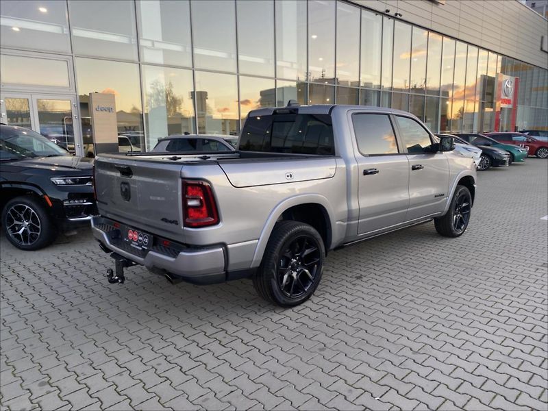 Dodge RAM (2025) 3,0 R6 LPG R6 Laramie Night - fotka 3 z 24