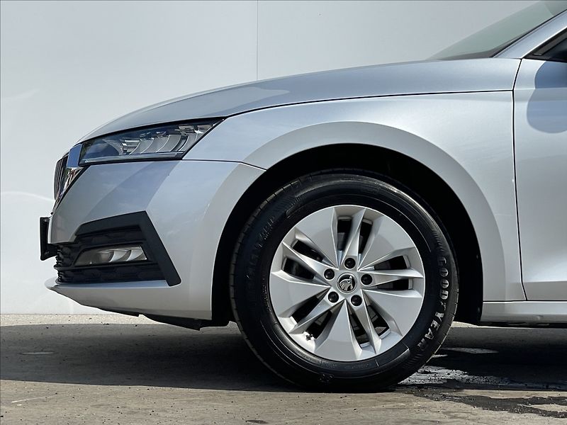 Škoda Octavia 2,0 TDI Combi Ambition Plus - fotka 19 z 22