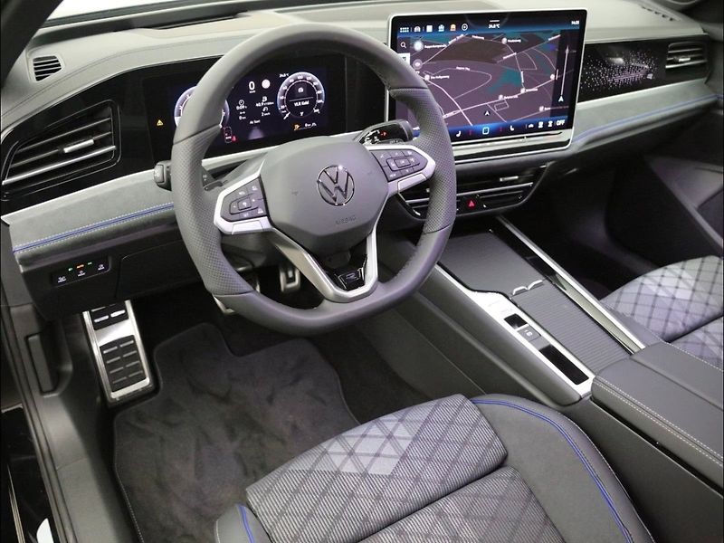 Volkswagen Passat (2026) 2,0 TSI 195 kW 4M R-Line - fotka 4 z 11