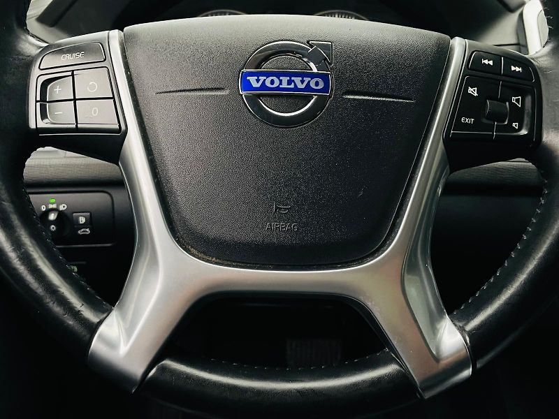 Volvo XC60 2.4D5 5V 4x4 AUT TAŽNÉ SERVISK - fotka 28 z 47