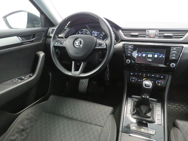 Škoda Superb - fotka 15 z 25
