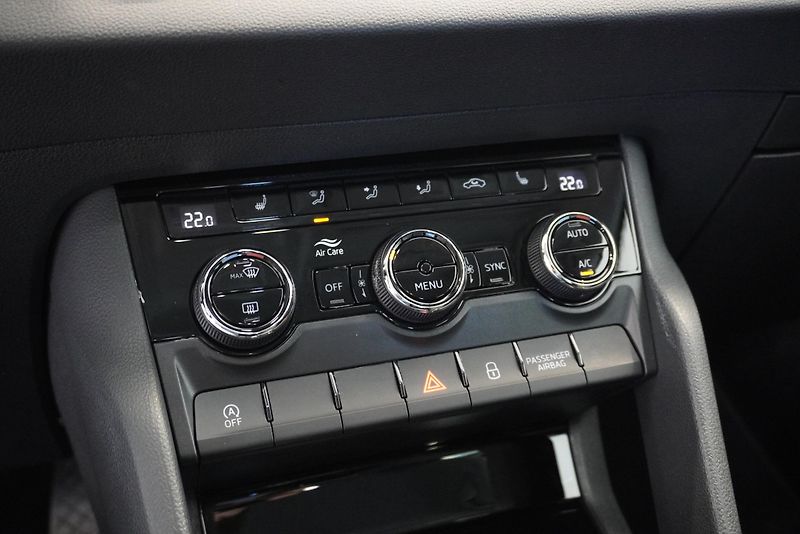 Škoda Karoq 1,5 TSI STYLE AUT. - fotka 15 z 27