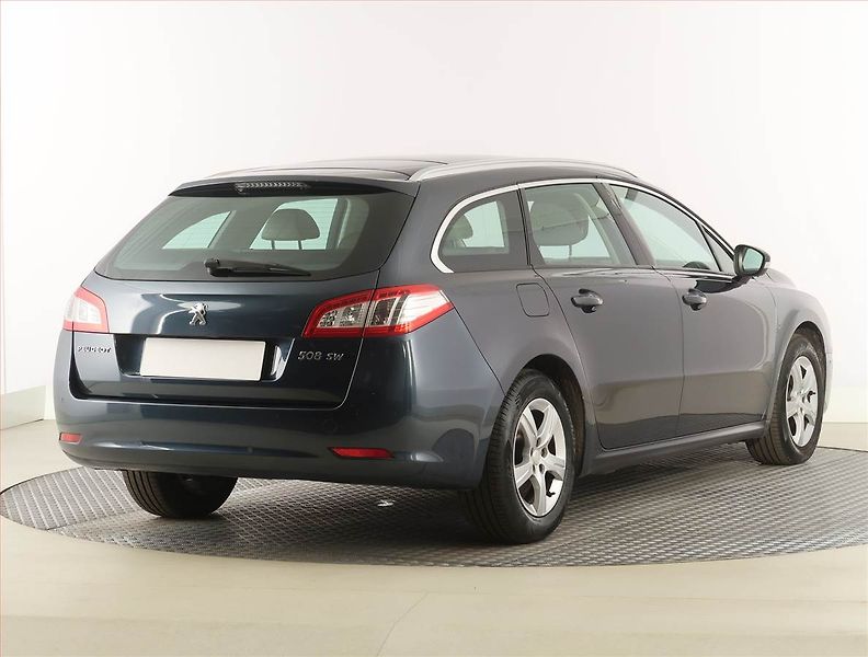 Peugeot 508 (2011) 2.0 HDi, Automat, Navi, Xenony - fotka 5 z 23