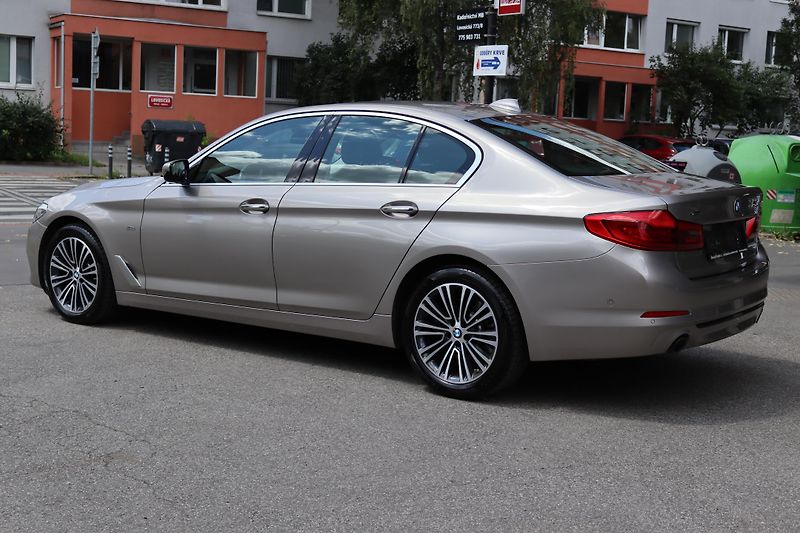 BMW Řada 5 520D XDRIVE SPORT LINE G30  - fotka 14 z 50