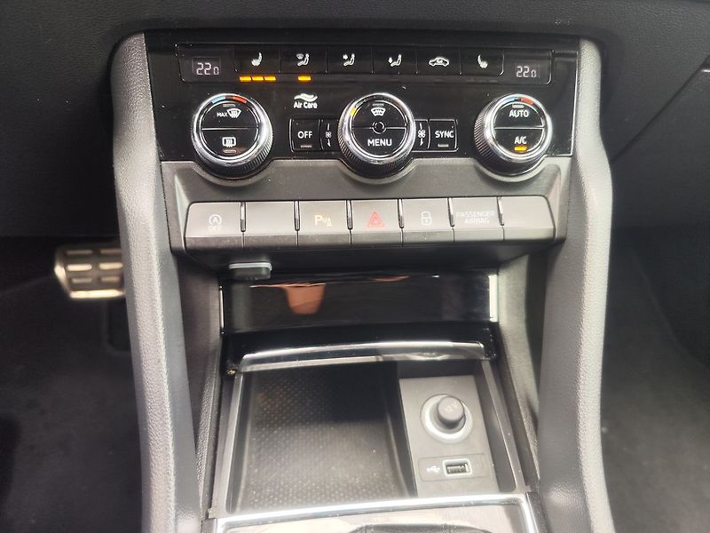 Škoda Karoq 2.0 TDI/140kW Style DSG 4x4 - fotka 27 z 36