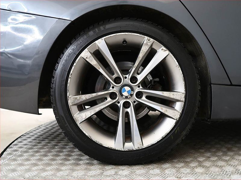 BMW Řada 3 (2013) 320 d, Automat, Serv.kniha - fotka 15 z 19