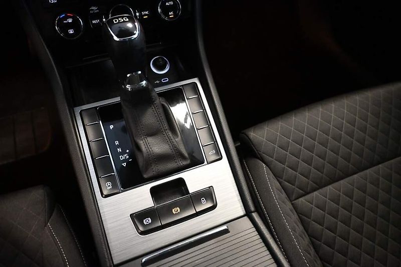 Škoda Superb (2022) 2.0 DSG LED ACC Virtual Tažné - fotka 23 z 35