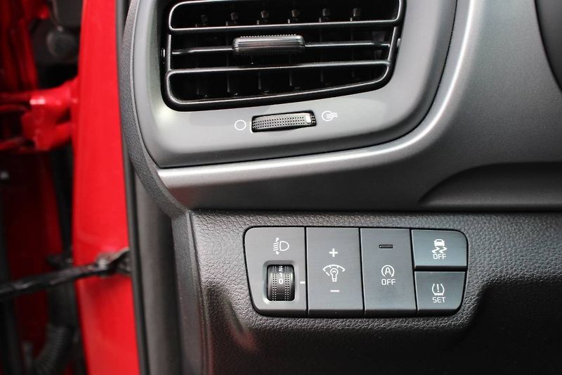 Kia Stonic (2022) 1.2 DPI 61 kW manuál - fotka 18 z 27
