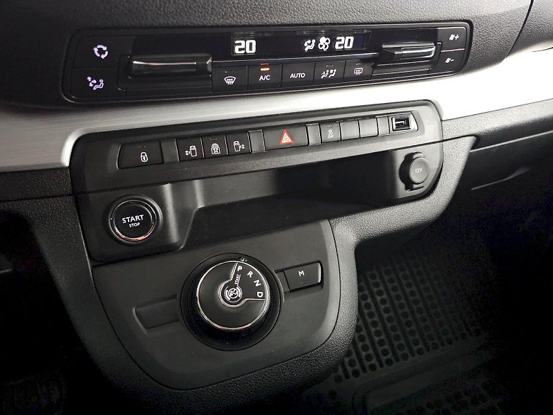 Citroën Jumpy (2017) Spacetourer 2.0 HDi 130kW AUT - fotka 23 z 27