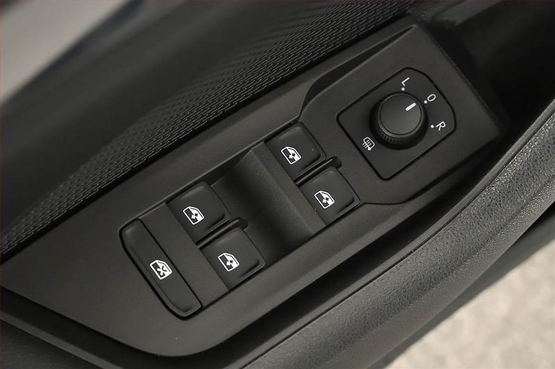 Škoda Octavia (2023) Ambition 2.0 TDI, ČR,1.maj - fotka 16 z 19