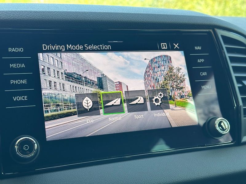 Škoda Karoq (2021) 1.5TSi SPORTLINE, VIRTUAL. - fotka 20 z 26