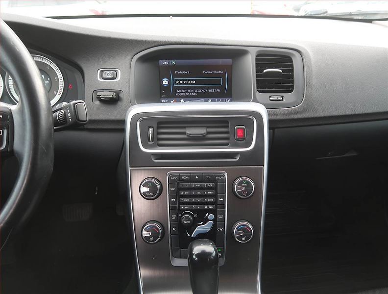 Volvo S60 (2011) D3, Automat, Navi, Tempomat - fotka 12 z 19