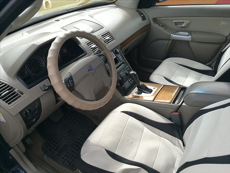 Volvo XC90 2,4 D5 AWD - fotka 10 z 18