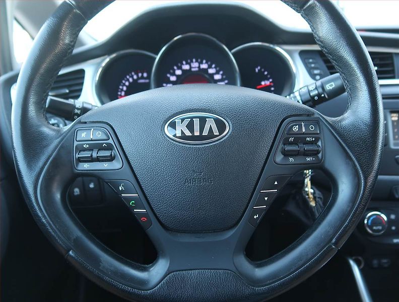 Kia Ceed (2016) 1.0 T-GDI, Serv.kniha - fotka 15 z 17