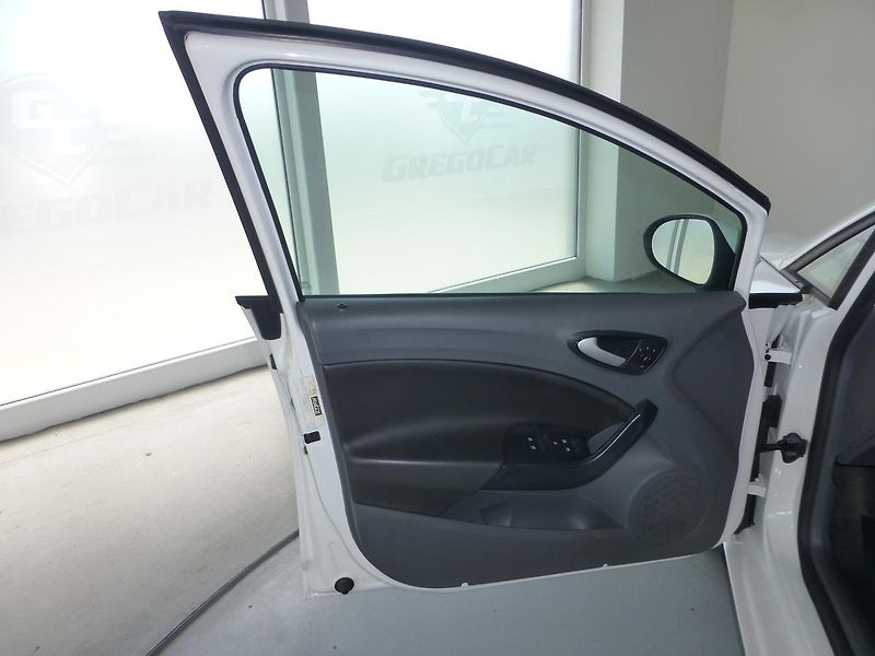 Seat Ibiza (2011) 1,6TDI*KLIMA**ALU*VYHŘ.SEDADLA - fotka 9 z 23