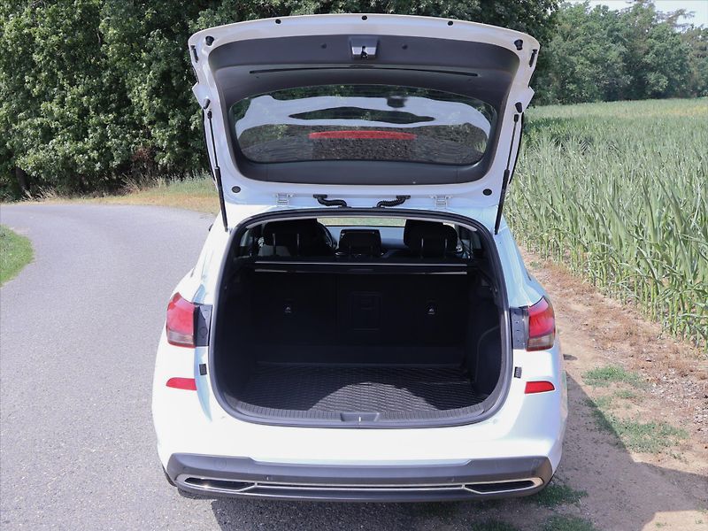 Hyundai i30 1,0 T-GDI 88kW Smart 1.Maj DPH - fotka 8 z 31