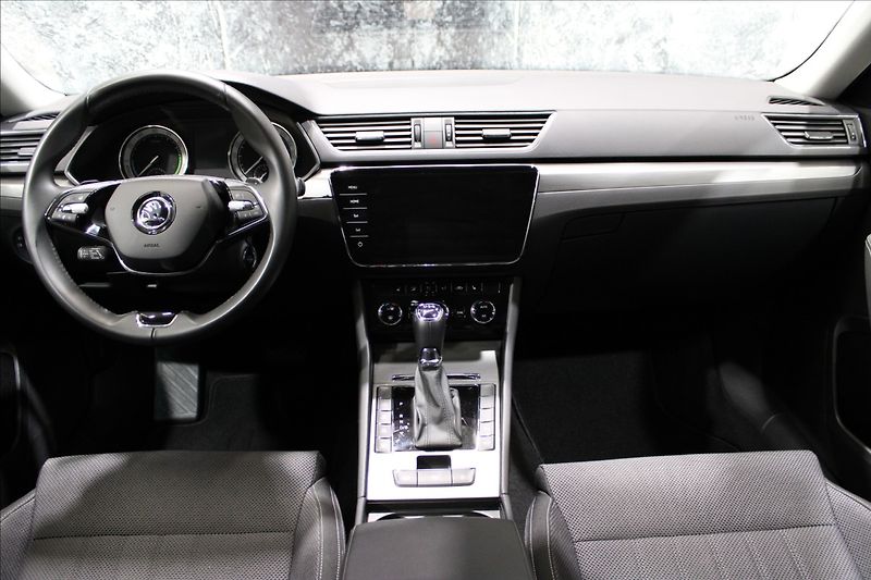 Škoda Superb 1,4 IV 115KW Style DSG - fotka 32 z 37