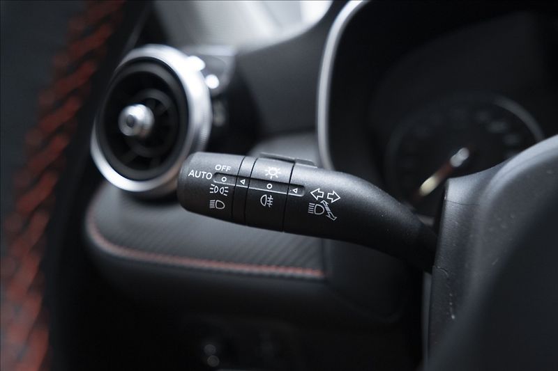 MG ZS 1,5 ESSENTIAL PLUS ZÁRUKA 2031 - fotka 35 z 41
