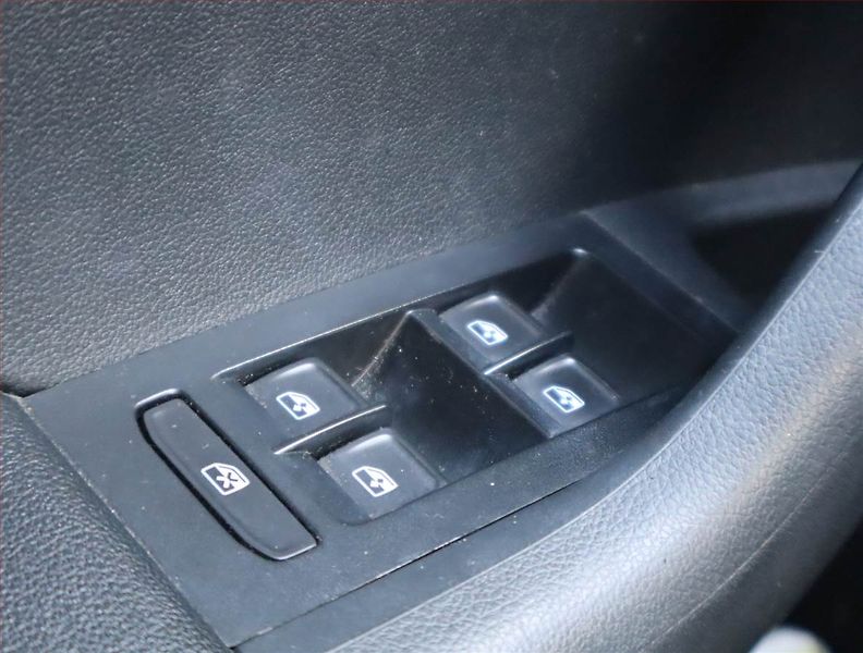 Škoda Octavia (2019) 1.6 TDI, Tempomat - fotka 14 z 16
