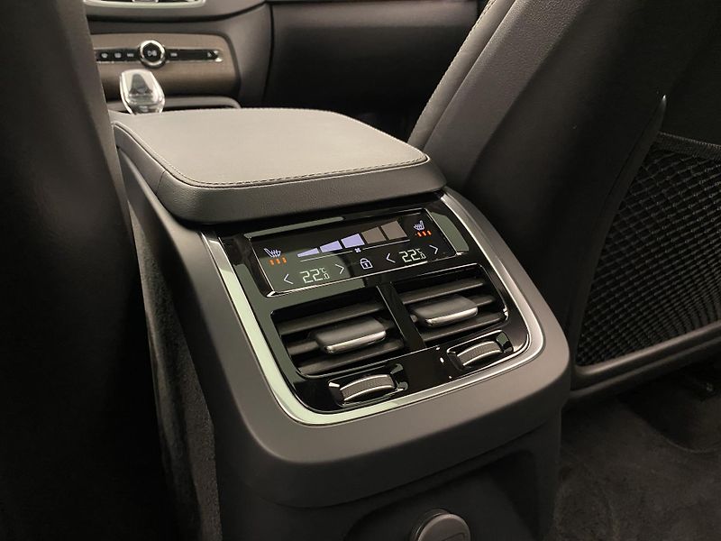 Volvo XC90 T8 AWD PLUG-IN ULTIMATE BRIGHT - fotka 32 z 72