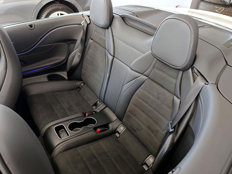 Mercedes-Benz CLE 200 cabrio AMG Pack - fotka 25 z 32