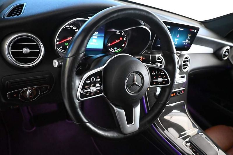 Mercedes-Benz GLC (2021) 2.0 4Matic 9G-TRONIC AMG Line - fotka 13 z 39