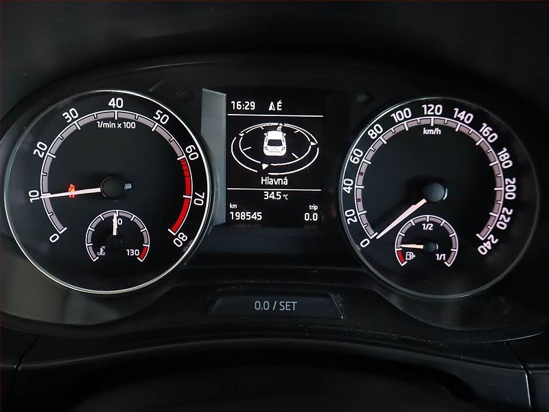 Škoda Fabia (2018) 1.0 TSI, Navi, Tempomat - fotka 11 z 21