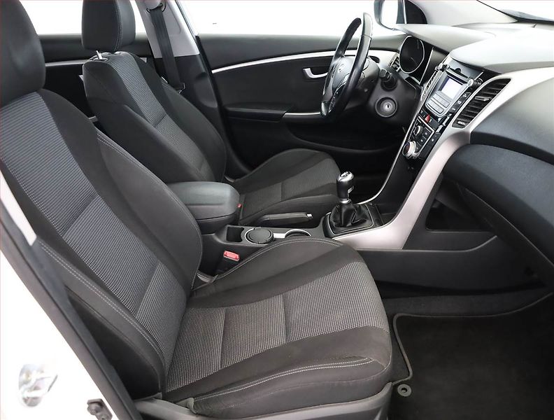 Hyundai i30 (2016) 1.6 MPI, ČR,1.maj, Serv.kniha - fotka 7 z 14