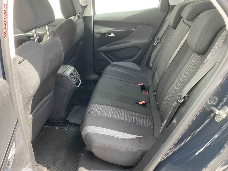 Peugeot 3008 (2018) 1.2 PT, ČR, Active - fotka 10 z 17