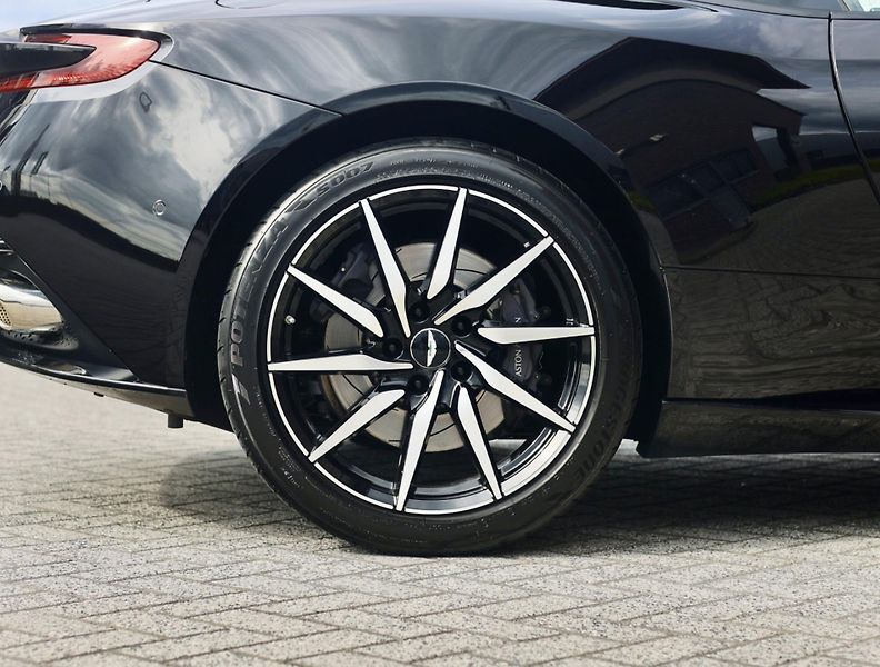 Aston Martin DB11 (2020) 4.0 V8 375KW - fotka 40 z 45
