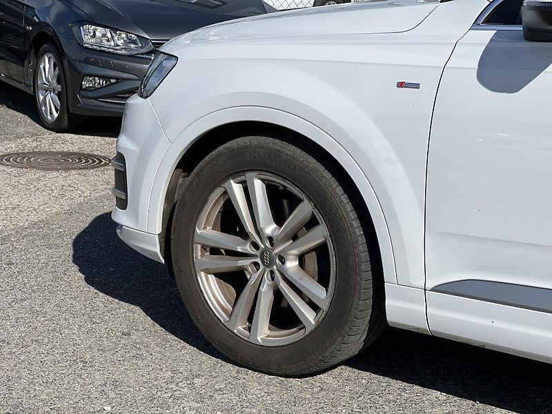 Audi Q7 3.0TDi QUATTRO S-LINE ČR DPH - fotka 39 z 43
