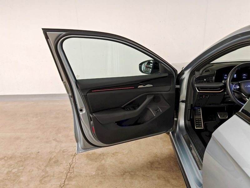 Škoda Superb (2025) Combi 2.0 TDI 142 kW DSG 4x4 S - fotka 24 z 36