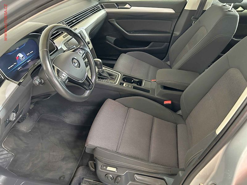Volkswagen Passat (2016) 2.0 TDi, DSG, LED, park.asist - fotka 9 z 18