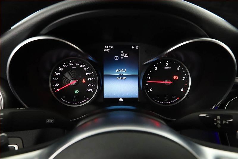 Mercedes-Benz Třídy C (2018) C 220 d - fotka 10 z 23