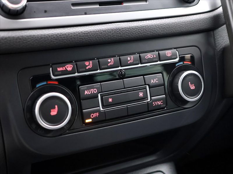 Volkswagen Tiguan 2,0 TDI 103kW Sport&Style 1.Ma - fotka 18 z 28