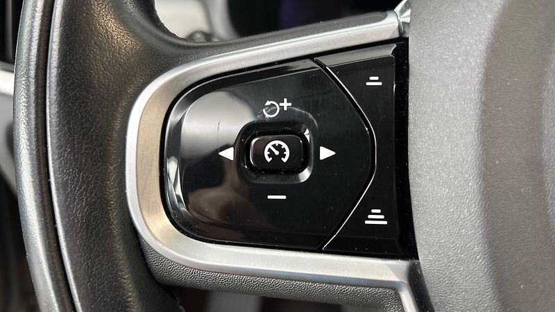 Volvo V90 2.0 B4 AUT Momentum Pro - fotka 14 z 30