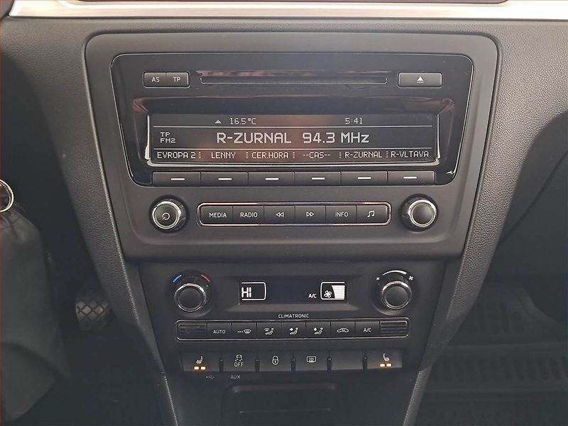 Škoda Rapid (2014) Spaceback 1.2 TSI, Tempomat - fotka 12 z 15
