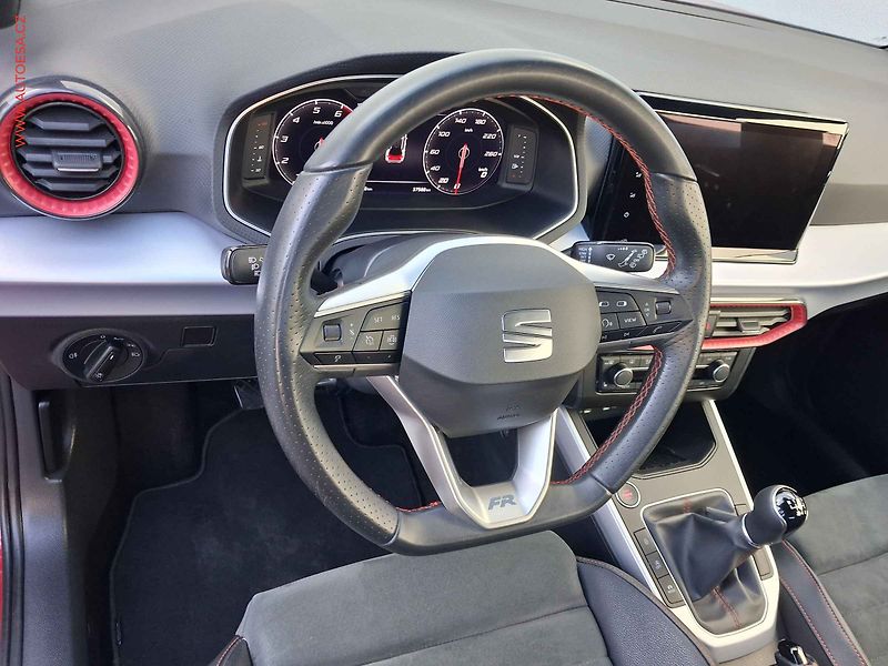 Seat Arona (2023) 1.0 TSi, FR, LED, kamera - fotka 12 z 19