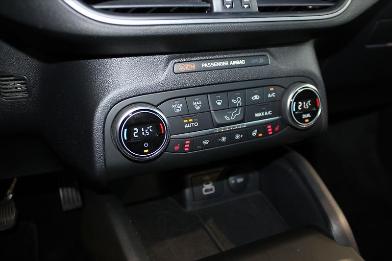 Ford Focus TDCi EcoBlue 88kW 8AT LED/DPH - fotka 19 z 27