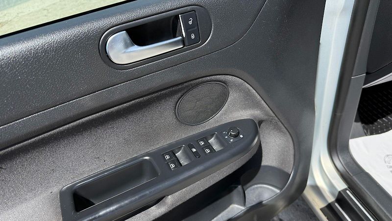 Volkswagen Golf Plus (2010) 1.4TSi 90kW REZERVOVANO - fotka 10 z 23