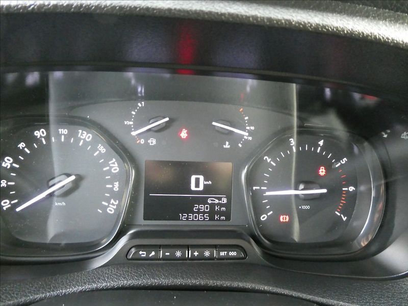 Peugeot Expert 1,5 HDi 1.MAJ.,LONG,9.míst,DPH - fotka 37 z 46