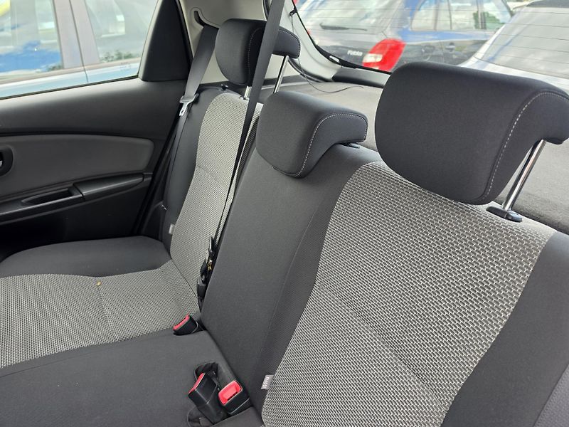 Toyota Yaris 1.5 Hybrid Automat  - fotka 7 z 16