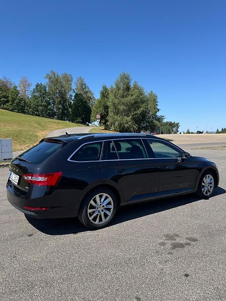 Škoda Superb (2023) 4x4 - fotka 4 z 21