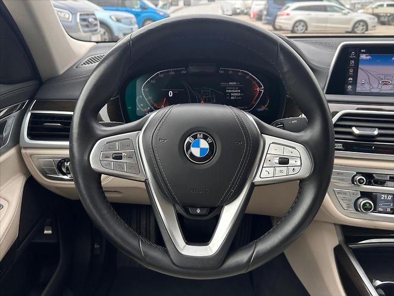 BMW Řada 7 4,4 750i xDrive 390 kW DPH - fotka 24 z 40