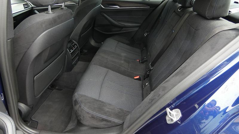 BMW Řada 5 540d xDrive M Sport - fotka 20 z 26