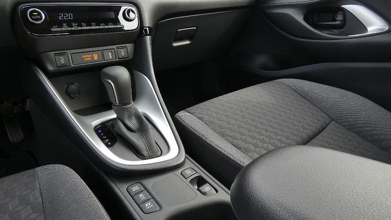 Mazda 2 1.5 Hybrid e-CVT Centre-line - fotka 6 z 22