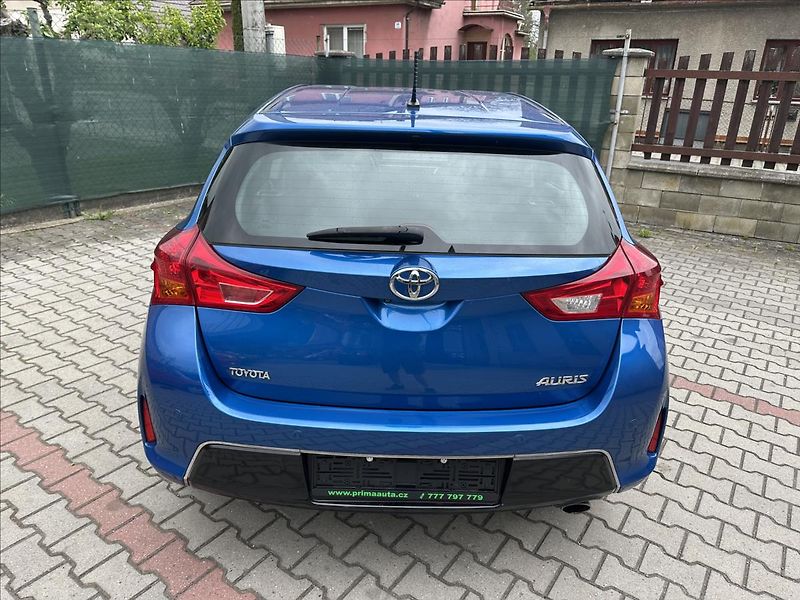 Toyota Auris 1,6 EXCLUSIVE - fotka 6 z 28